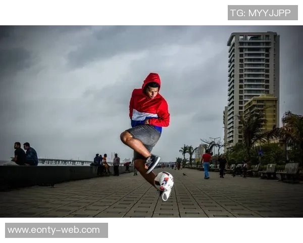 足球花式动作大揭秘:从基础技巧到炫酷表演的全方位指南